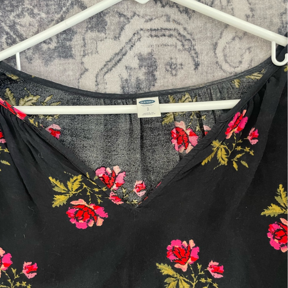 Rose Pattern Blouse - Picture 6 of 6